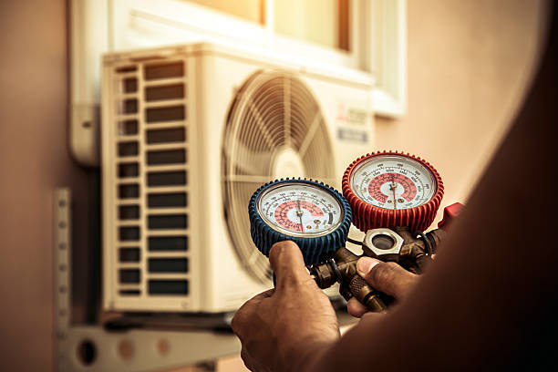 Professional Hvac technician working in Fair Oaks, CA